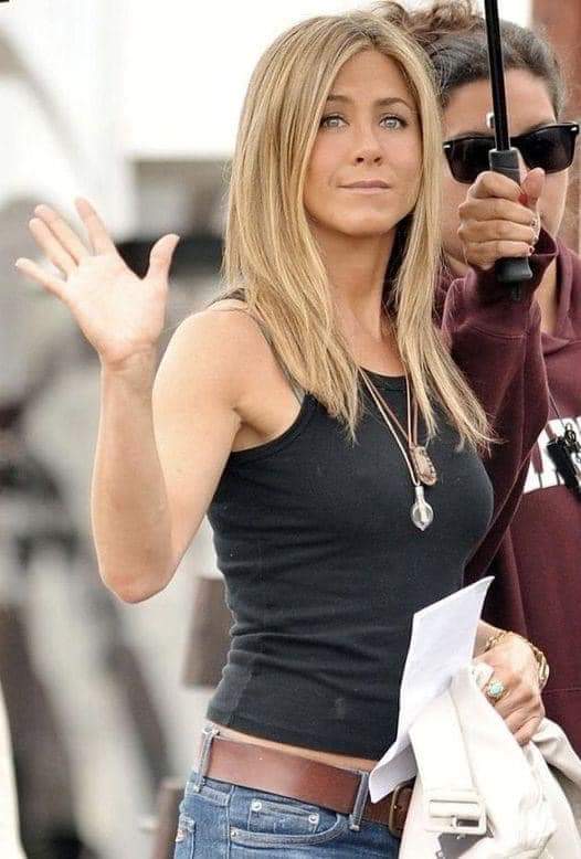 جينيفر أنيستون ويكيبيديا JenniferAniston زوج الممثلة الأمريكية جنيفير انيستون أصل جنيفير أنيستون انستقرام